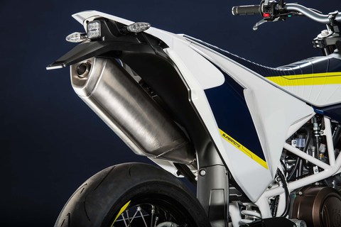 2015-Husqvarna-701-supermoto-02[1].jpg